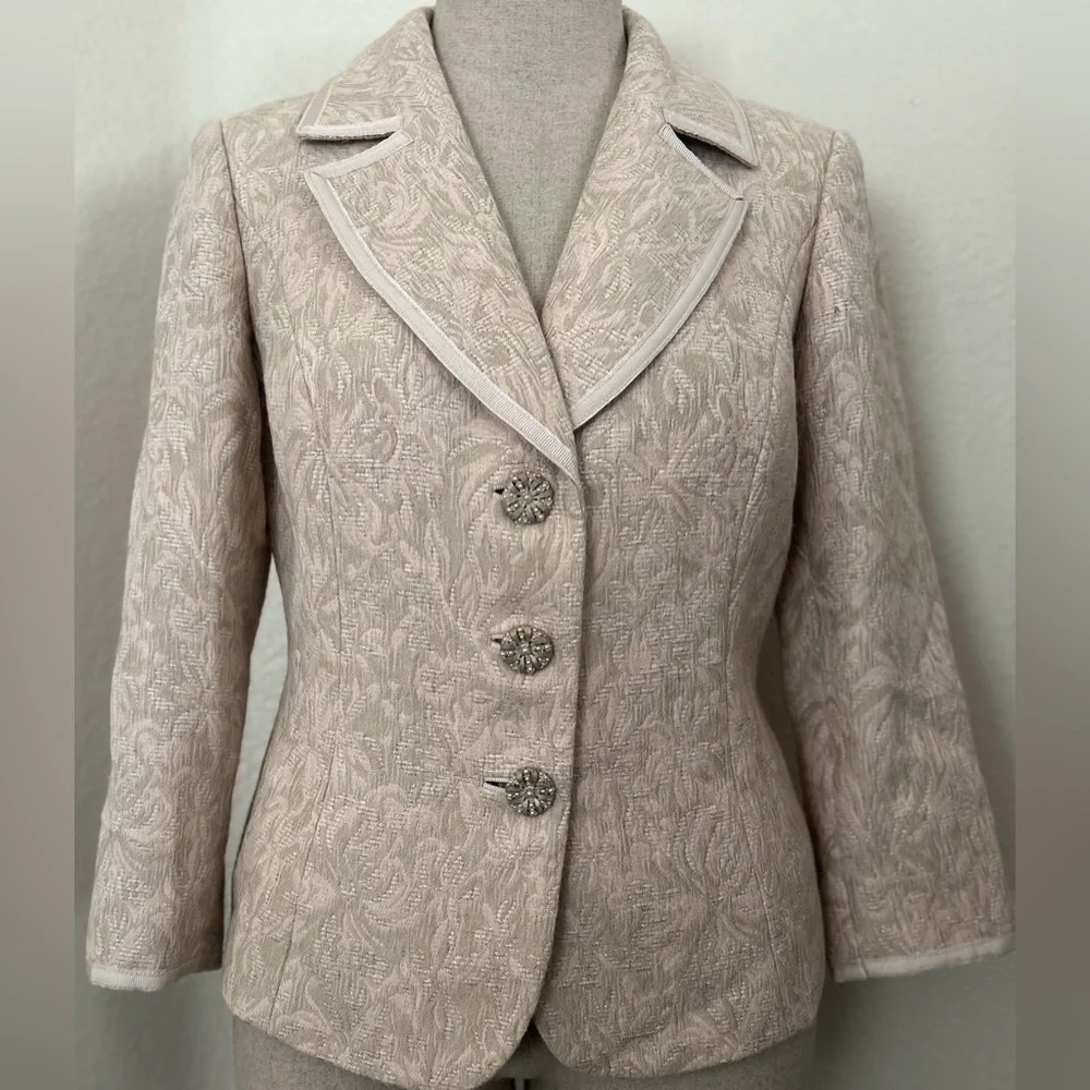 Dana Buchman Textured Cream Blazer